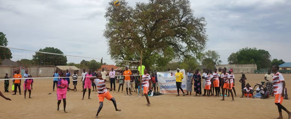 🕊️✨ Breaking Barriers Through Sports for Peace and Unity ✨🕊️ In a powerful display of solidarity and harmony, @HopeRestoratio3 in collaboration with @UNFPASouthSudan, with the generous support of @UNPeacebuilding (#UNPBF), orchestrated a remarkable initiative in the heart of…