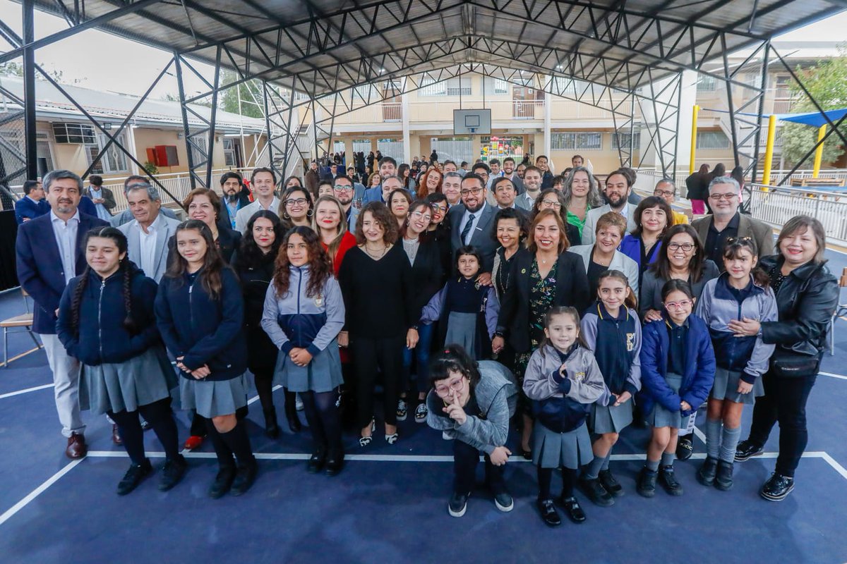En el SLEP <a href="/edu_gabrielam/">Servicio Local de Educación de Gabriela Mistral</a>, y junto a la comunidad educativa de la escuela Poeta Víctor Domingo Silva, presenté esta mañana los principales lineamientos del proyecto de ley que refuerza la Educación Pública. 
#LaEducaciónPúblicaAvanza
(1/4)