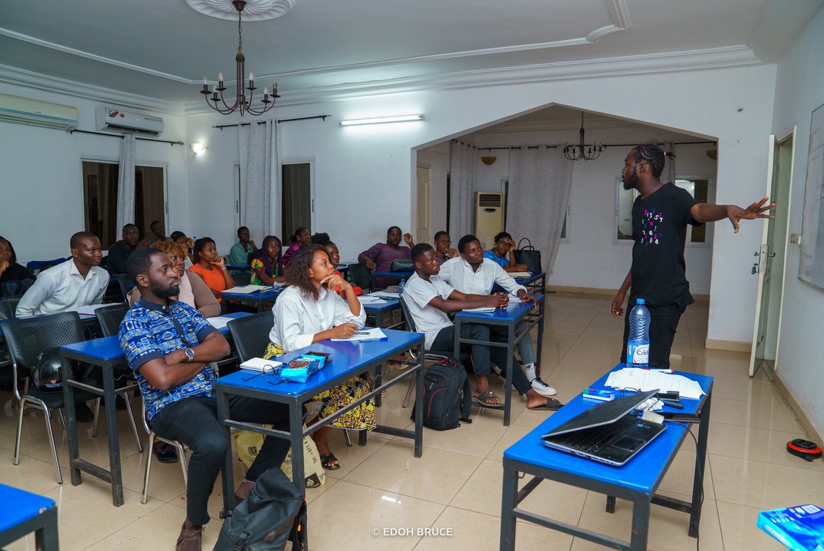 mawutowoulawson's tweet photo. Le Digital Marketing Bootcamp .for Business en 4 photos🎉

Merci @bede_lawson pour ESCEN
Merci @petitdekpe, @Olsen_Prince d'avoir laissé vos activités pour moi
Merci @efysaboutey d'avoir répondu présent malgré les occupations

Que l'histoire retienne que ça a superbement bien été https://t.co/61dLACFb40