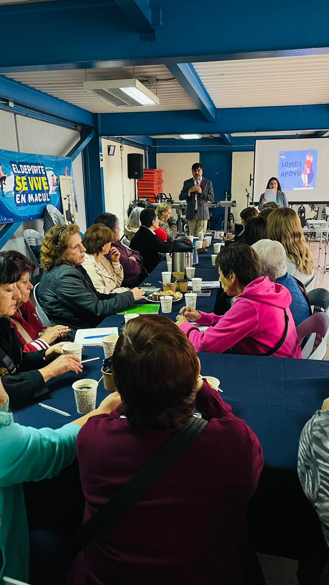 ¡Juntas somos más! Nos escuchamos, nos capacitamos y trabajamos en conjunto a los 40 centros de madres de la comuna de Macul, quienes mensualmente se reúnen con nuestra Oficina de Municipal de las Mujeres para construir juntas las iniciativas que desarrollamos en la comuna.