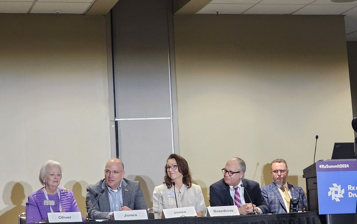 Kim Jones joined @DBHDD Commissioner Kevin Tanner, Representative Todd Jones, Representative Mary Margaret Oliver, and Jeff Breedlove with the Georgia Council for Recovery. #Together4MH #RxSummit #gapol @RxSummit 2/2