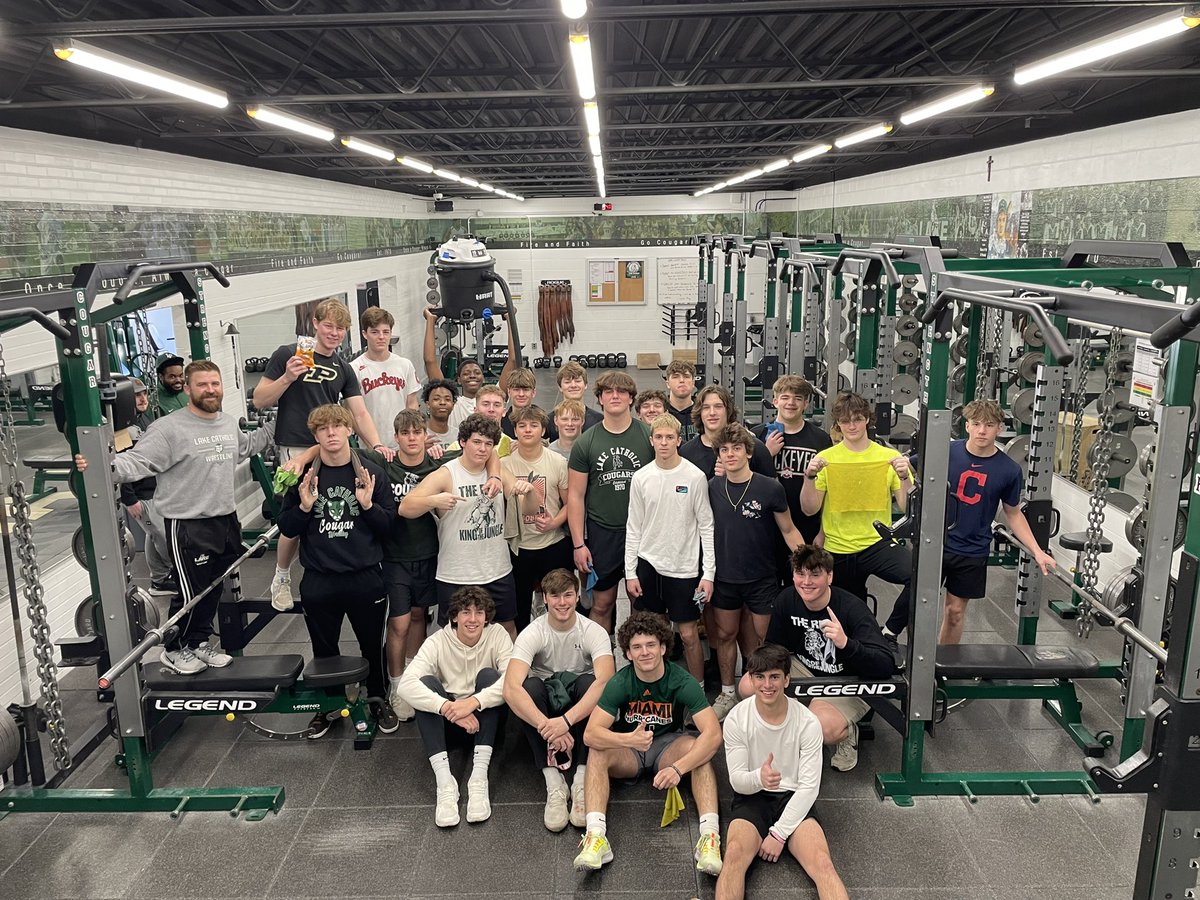 Had a CREW today to help deep clean some of our Athletic Facilities‼️ Grateful to be surrounded by such amazing kids who are always willing to go above and beyond‼️ @LCCougarFB #ServantLeaders #LivetoServe