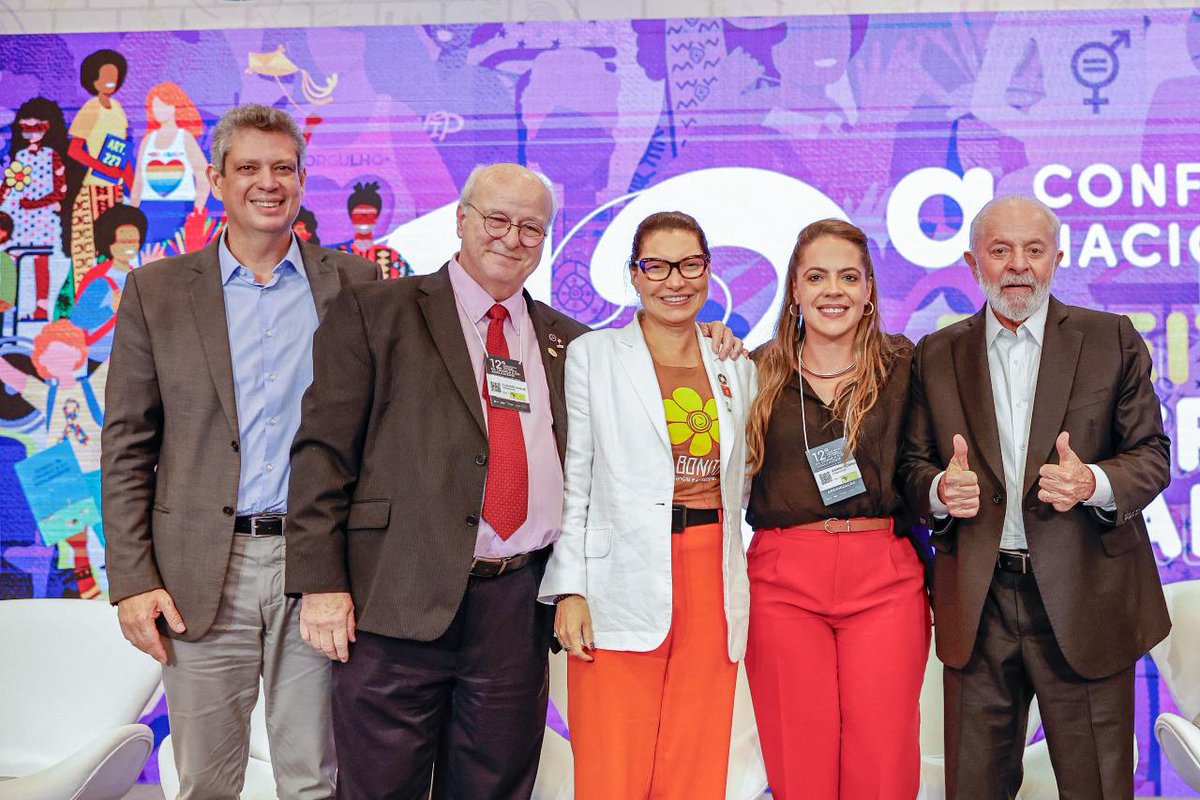 CRIANÇAS E ADOLESCENTES COMO PRIORIDADE Foi neste espírito que o Presidente da República participou da plenária da 12ª Conferência Nacional dos Direitos da Criança e do Adolescente (12ª CNDCA), no Centro Internacional de Convenções de Brasília, nesta quarta-feira (3). A