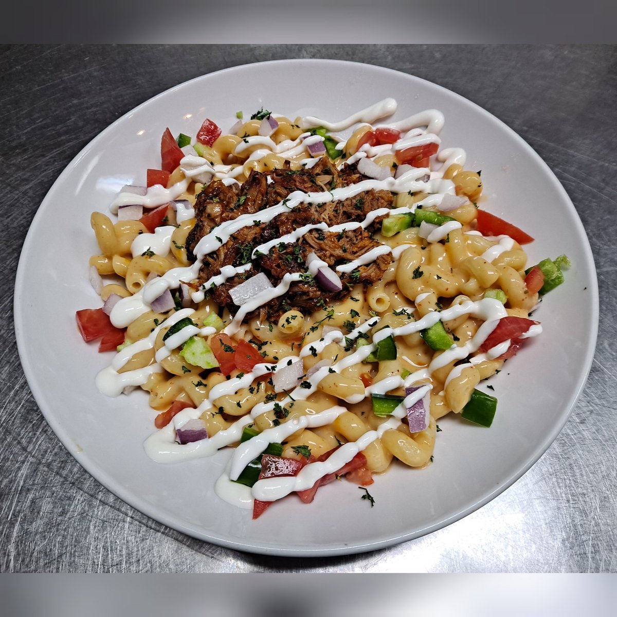 Weekly Food Special - Dirty Mac! Cavatappi noodles, cheddar & beer cheese, BBQ house-smoked pork, fresh tomato, red onion & jalapenos, and finished with a drizzle of crème fraiche and light dusting of chopped parsley.
#BrewedOnBase #Indianapolis #FtBenIN #WhyILoveLawrence