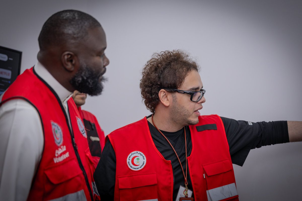 MamadouSowICRC's tweet photo. These past few days, I’ve had the immense pleasure of witnessing how the Saudi Red Crescent staff and volunteers deliver impeccable services in Mecca and Medina, rescuing, assisting and consoling those in need. 

The skillsets, the commitment, the dedication and professionalism I’ve seen here is world class. You guys are a source of inspiration. 

My gratitude to my dear brother @alowaisjalal, President of the Saudi Red Crescent for affording me the privilege and honor of joining you as you visited and encouraged your staff and volunteers serving in Mecca and Medina during #Ramadan . I was hoping to inspire them, I left inspired myself. 

Seeing the incredible achievements stemming from a constant desire to improve year in and year out, I’ve learnt that impossible isn’t Saudi. With determination and vision, any challenge can be overcome. The strong and dedicated leadership of the SRCA is a testament to this, and you have my utmost admiration. Truly the SRCA is very much in-sync with @SaudiVision2030  and I wish you all the very best.