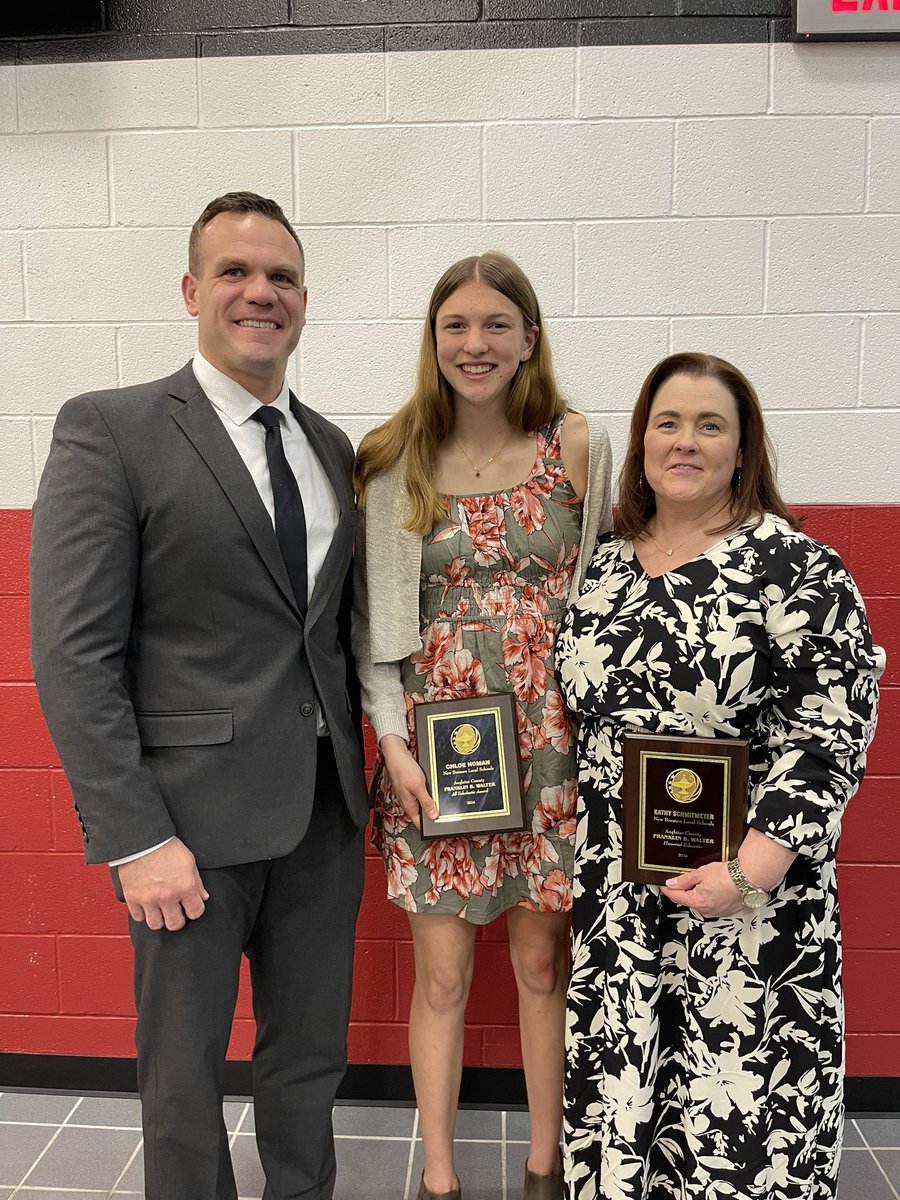 Congratulations to Chloe Homan, New Bremen’s Franklin B Walter recipient. She also is the Auglaize County winner for this award. Congrats, Chloe and best of luck in the future! #NBDifference