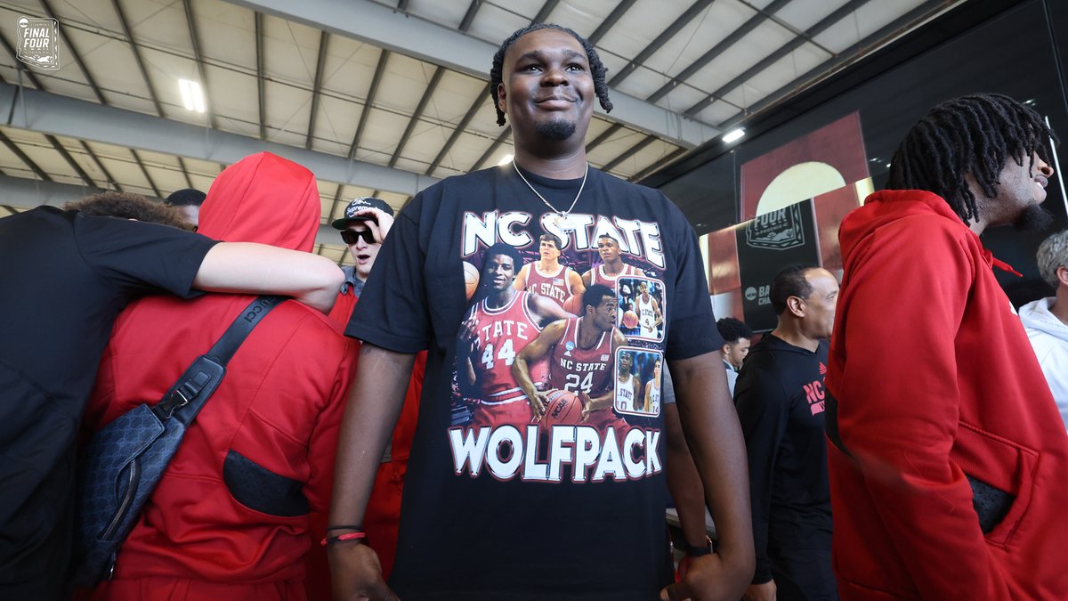 The Pack meet Phoenix 🐺🏜️ #MFinalFour x @PackMensBball