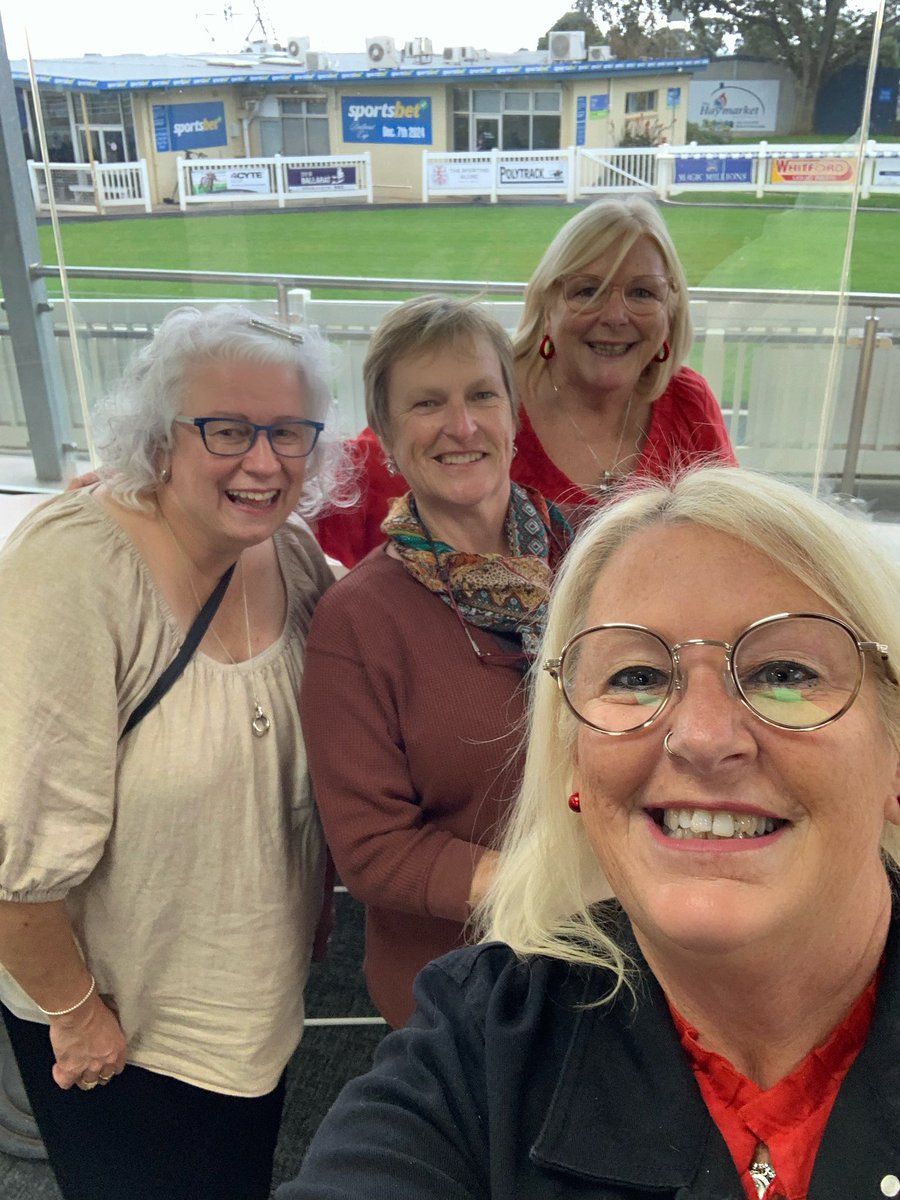 Madness1965's tweet photo. Was a bonus to catch up with our good mate Helen at ballarat yesterday!!! We could strap good horses too yano!!
#sneakysunrise #fellaspride #gavinlang #backintheday https://t.co/S0RcFFVd2W
