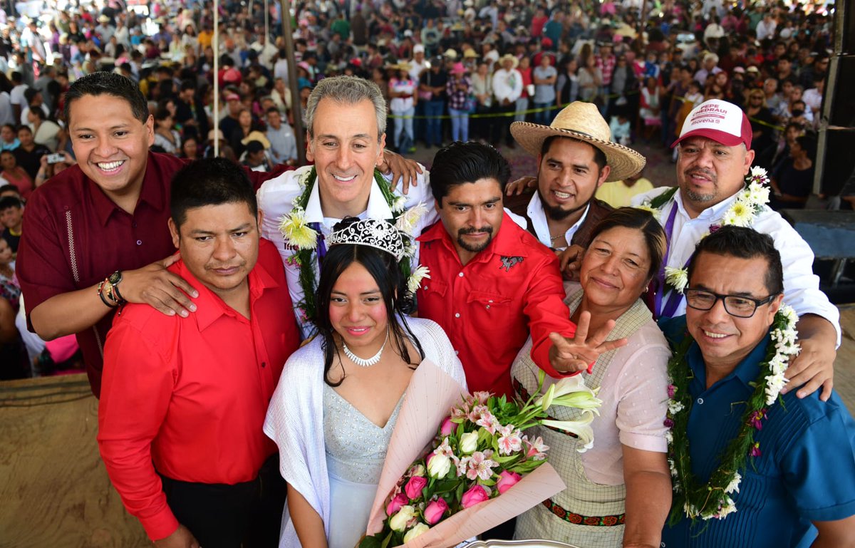 leobardorj's tweet photo. Así disfrutamos del 14° Festival Gastronómico y Cultural de la #Memela en la Junta Auxiliar #LaResurrección. 👨👩👧👦
Gracias a todas y todos los que hicieron posible la realización y el éxito de este gran evento que celebra a uno de los platillos más emblemáticos de la cocina poblana. 🙌
¡Qué vivan #Puebla y sus tradiciones! 👏
