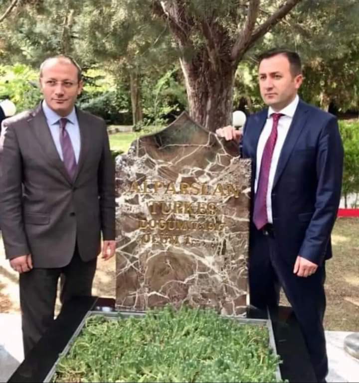 Türk Milletinin  itibarlı İstikbaline ömrünü adamış olan, Türk İslam Ülküsünün Gözükara Bahadırı Başbuğumuz Alparslan Türkeş Beyi Rahmet, minnet ve özlemle anıyorum. Ruhu şad, mekanı cennet olsun!