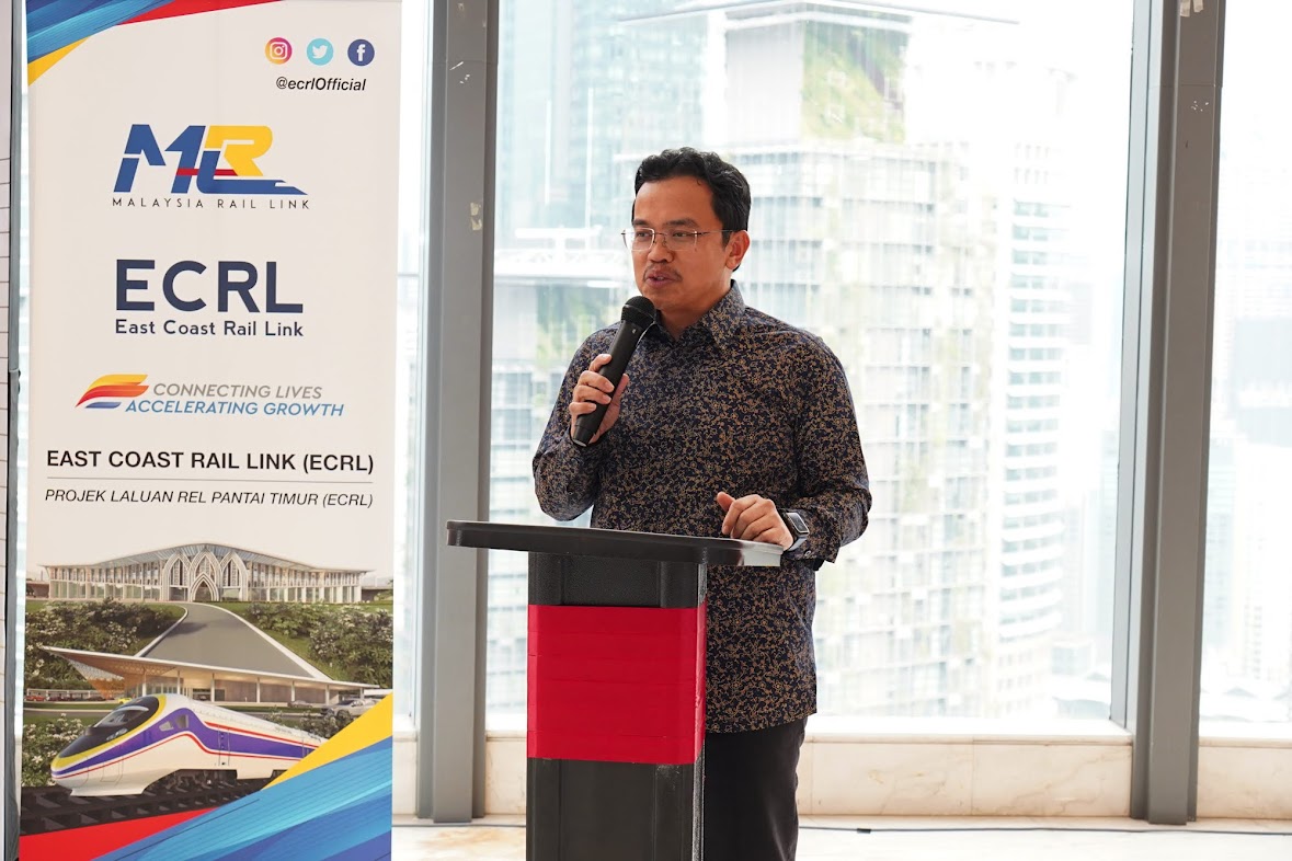 AmBankMY's tweet photo. AmBank Group’s Wholesale Banking is pleased to announce the recent successful signing of ISDA documents with Malaysia Rail Link Sdn. Bhd. (MRL), which will expand the relationship between MRL and AmBank Group. #AmBank https://t.co/KGM9C4uKD3