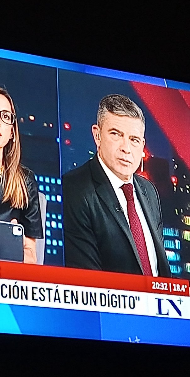 JhonM888's tweet photo. BOMBAZO de Pablo Rossi 💣💥
20 mil brasileros estudian medicina en Buenos Aires y esto vale millones al mes del dinero de los contribuyentes
RT si crees que hay que arancelar a los extranjeros  👊🏻😡 https://t.co/p2Iltqwd8C
