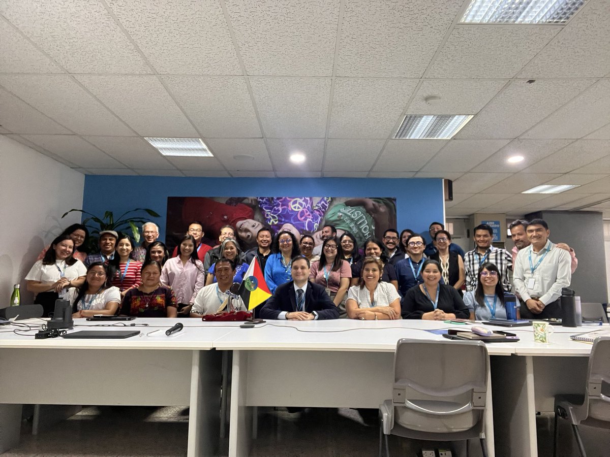 Hoy realizamos una reunión de programas para discutir el Plan de Acción Nacional del Decenio Internacional de los Idiomas Indígenas, presentado por la @almg_gt. Trabajando juntos #ParaCadaInfancia.