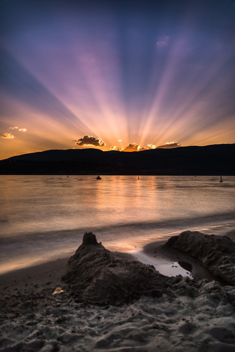 Do you dream in poetry? sweetest longings 
ripe words
unearth deep yearnings 
stirring, analyzing, contemplating
expressing, 
a myriad of song
bright sunrise
mountain top highs

#photographer #unknown 
#micropoetry #poems