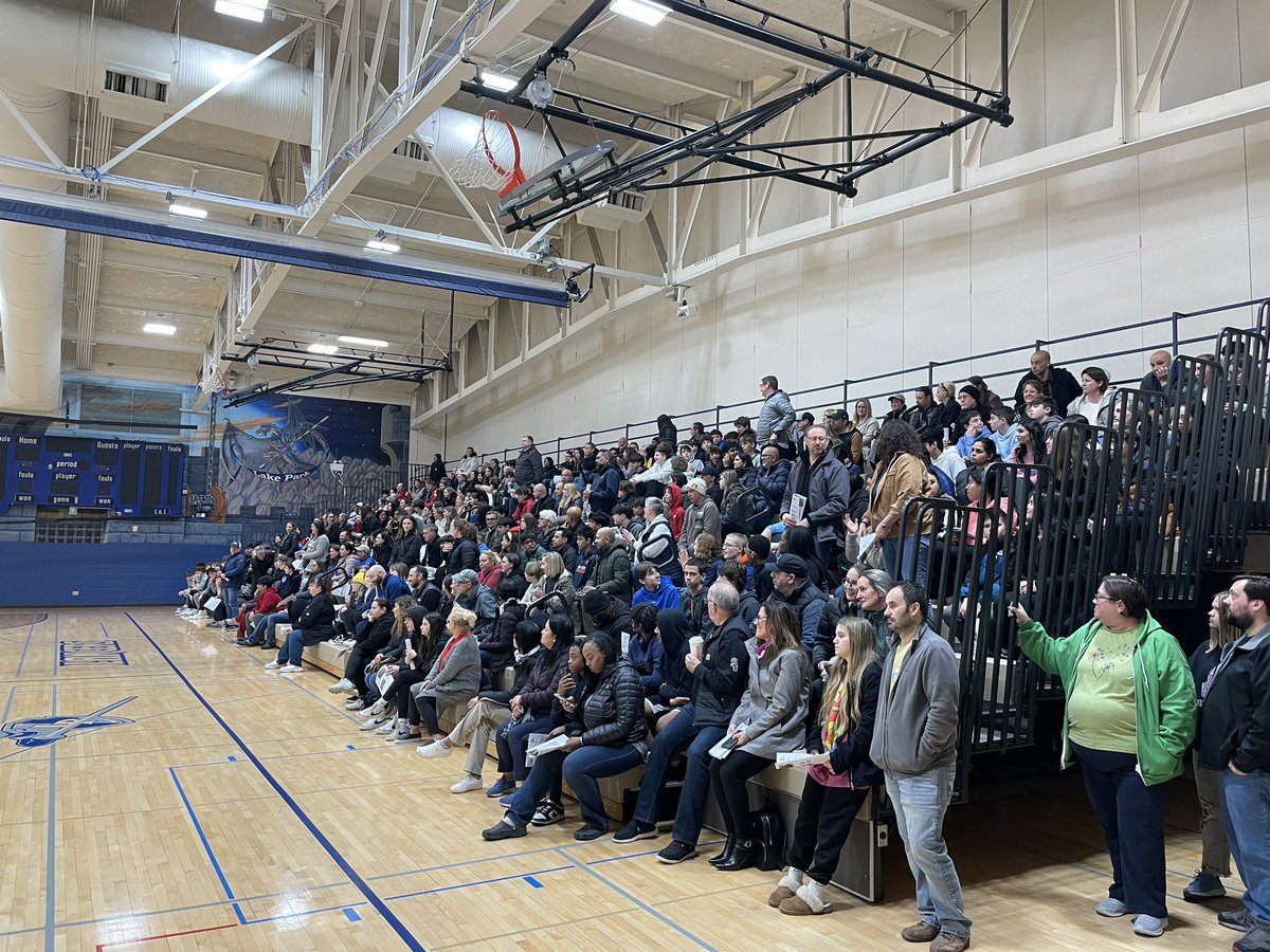 LPprincipals's tweet image. Packed house at East Campus tonight, as we welcome the Class of 2028 for Athletic &amp;amp; Activities Night! It’s awesome to see so many future Lancers ready to get involved in their school community! @LPLancers @LPAthleticDept @LPHSActivities #WeAreLakePark #Involvement