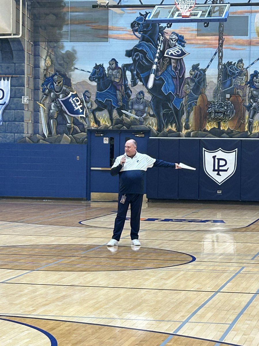 LPprincipals's tweet image. Packed house at East Campus tonight, as we welcome the Class of 2028 for Athletic &amp;amp; Activities Night! It’s awesome to see so many future Lancers ready to get involved in their school community! @LPLancers @LPAthleticDept @LPHSActivities #WeAreLakePark #Involvement