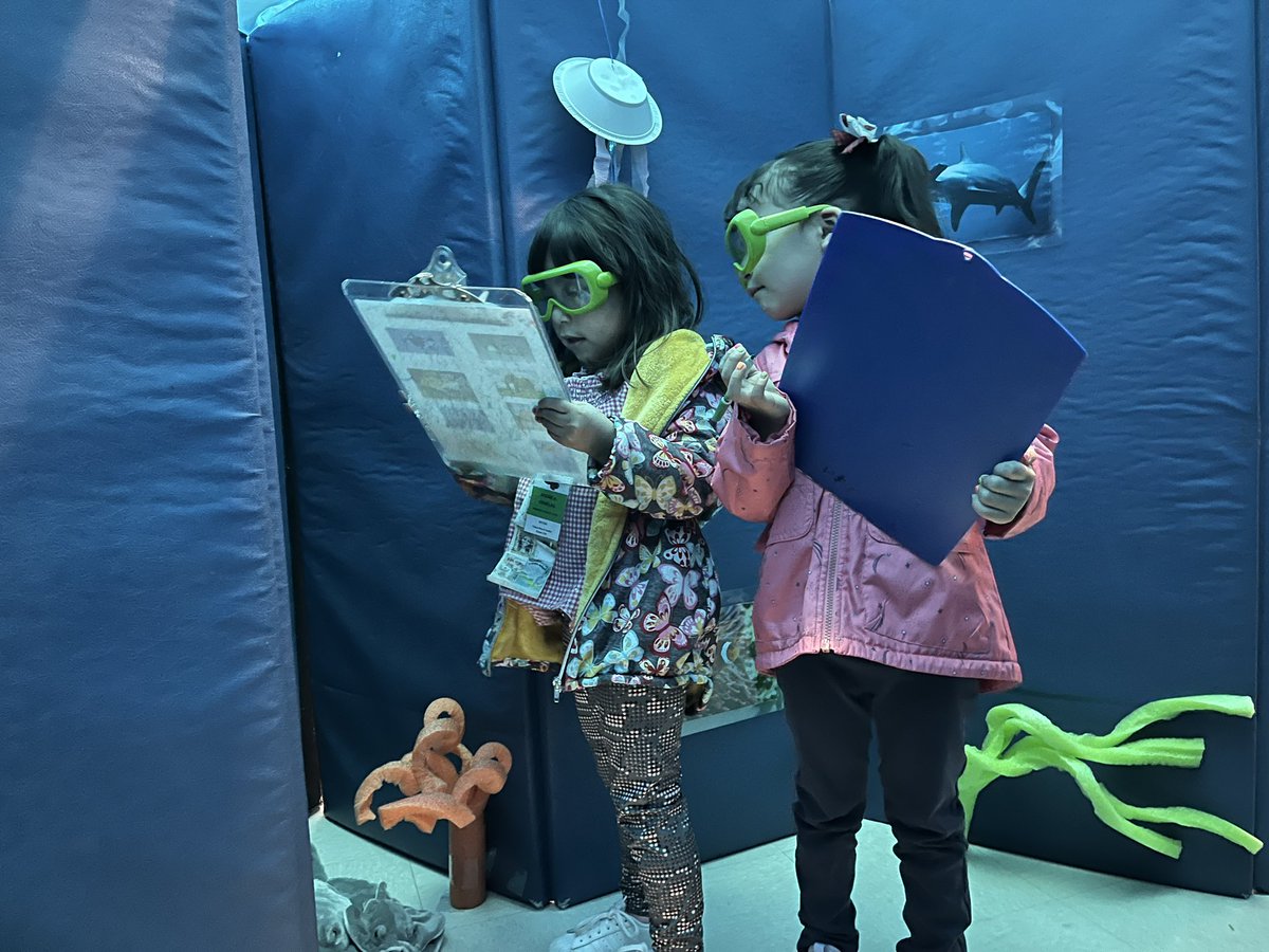 YsletaPreK's tweet image. Future oceanographers in the making! 🥼🌊🔬 Our Teddy Bears diving deep into exploring ocean animals in the Research Lab. #miniscientists #onlyatYPK @YsletaISD @nlsierra1 @MSuizette @CSerna77 @BrendaChR1 #THEDISTRICT