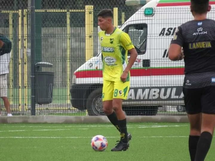 PlanetaDefensa's tweet photo. #NuevasCarasEnPD #68 ¡SUMA! 

Te presentamos a Enzo SOLIS, interno marplatense (CAT. '05). En la última jornada del TORNEO DE JUVENILES anotó para #CuartaDivision ante Sarmiento en Junín. https://t.co/ikQhcDS8UE