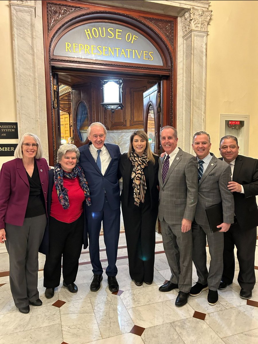 In the last 24 hours: voted for important $$ for Chapter 90 roads and bridges funding, met with @fairmountcdc on budget issues, attended HP Central River Neighborhood Group to discuss neighborhood issues and, OBTW, said hello to our US Senator @SenMarkey. Love this job!