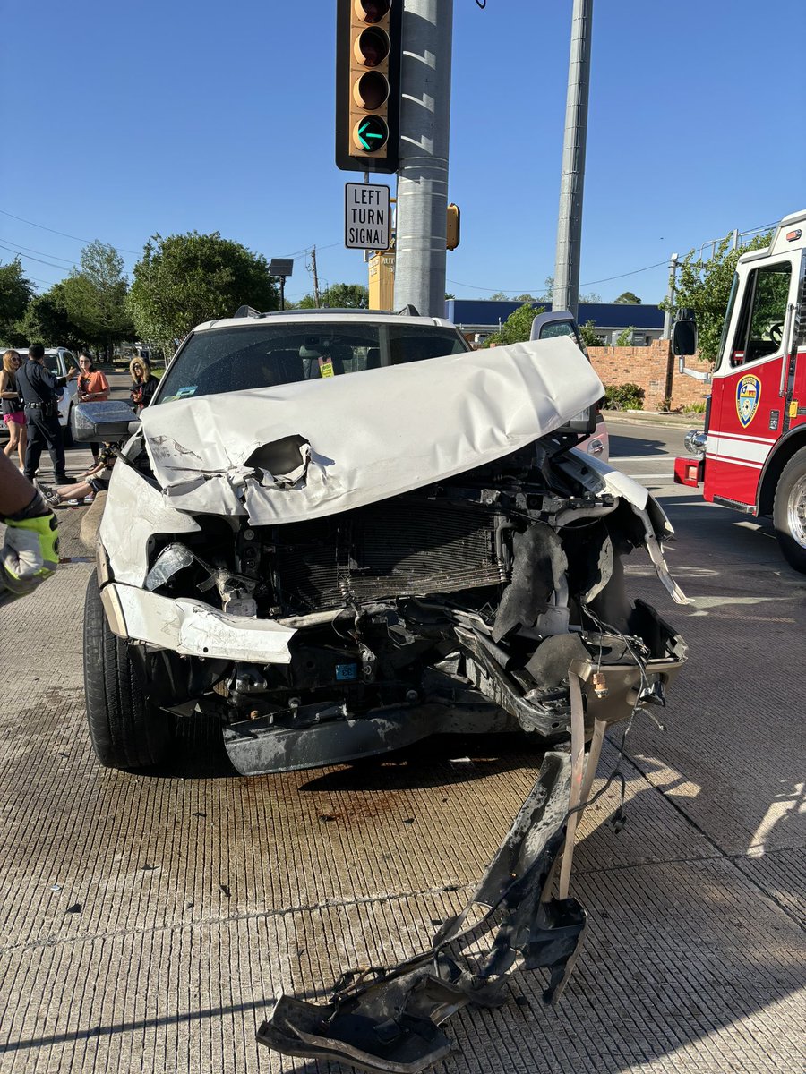 ElGranCheerio's tweet image. A guy ran a red light and hit my wife head on. My wife is in the hospital but she’s not in a serious condition. She’s hurt in different places but she’s safe. Nothing seems to be broken. Thank God!

This accident has made things much worse for our family, in so many ways. This…