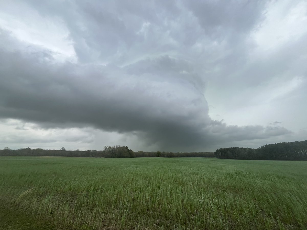 INCREDIBLE barber pole structure on the Sussex, VA supercell!! #vawx