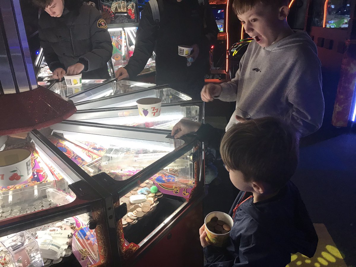 @currys #CurrysEaster We have had the best family weekend in Wales which had consisted of Easter egg hunts,ice creams and arcade fun