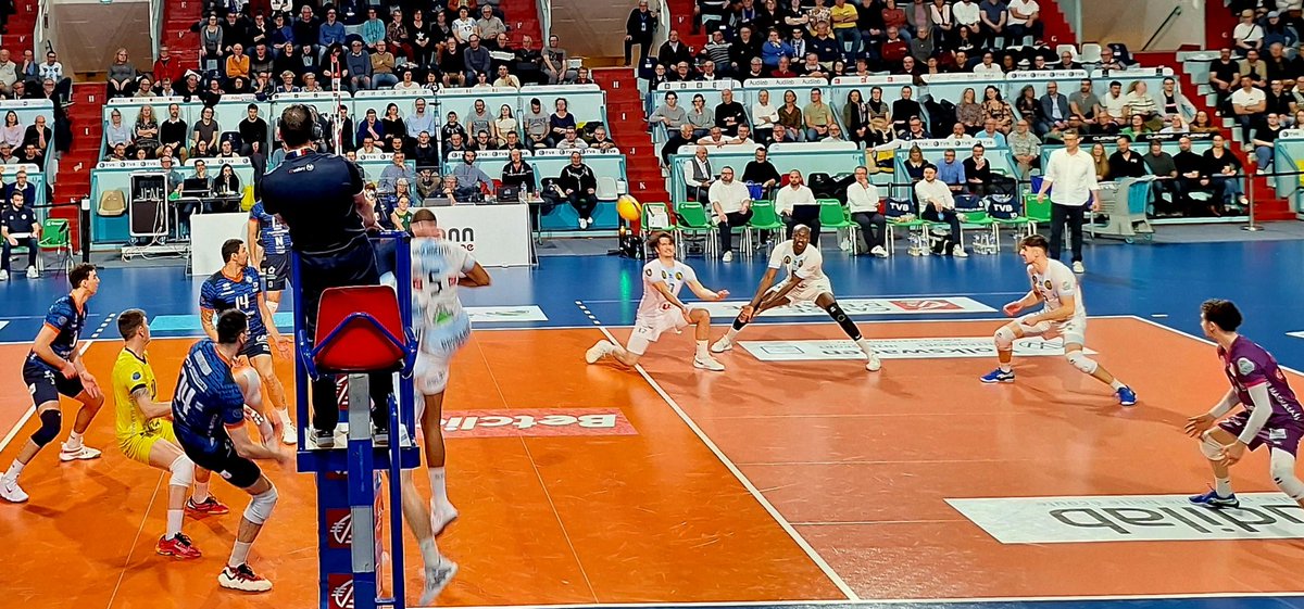 ch_bouchet's tweet photo. . @ToursVolleyBall mène 2 matches à 0 dans son quart de finale @LNVofficiel face à Montpellier après sa victoire 3 sets à 1 #Tours #Grenon (Goric sur la photo) https://t.co/XIiiihpvzy