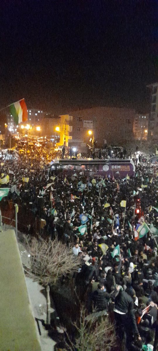 RahipAyyas's tweet photo. #vankazandı 
Direnenler kazandı https://t.co/xte2BfMoFJ