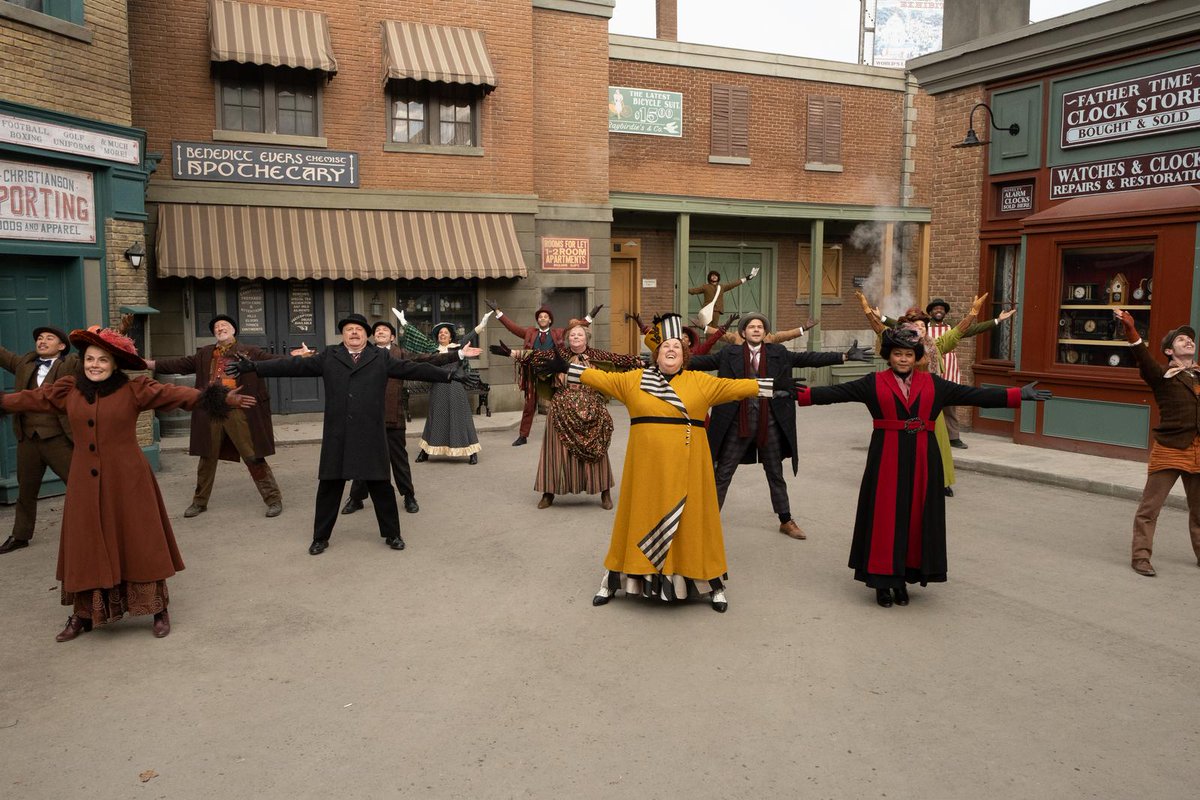 Why is Everybody Singing? 🎵🔍 Find out on an all-new #MurdochMysteries musical episode TONIGHT at 7pm ET.