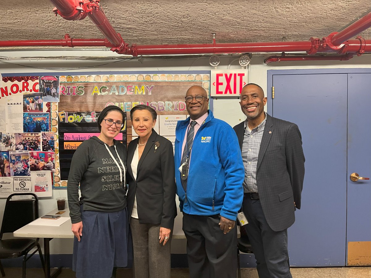 We appreciated Congresswoman @NydiaVelazquez visiting us today to meet and engage with our older adults at Queensbridge with an informative presentation on healthcare opportunities. #riissettlement #olderadults