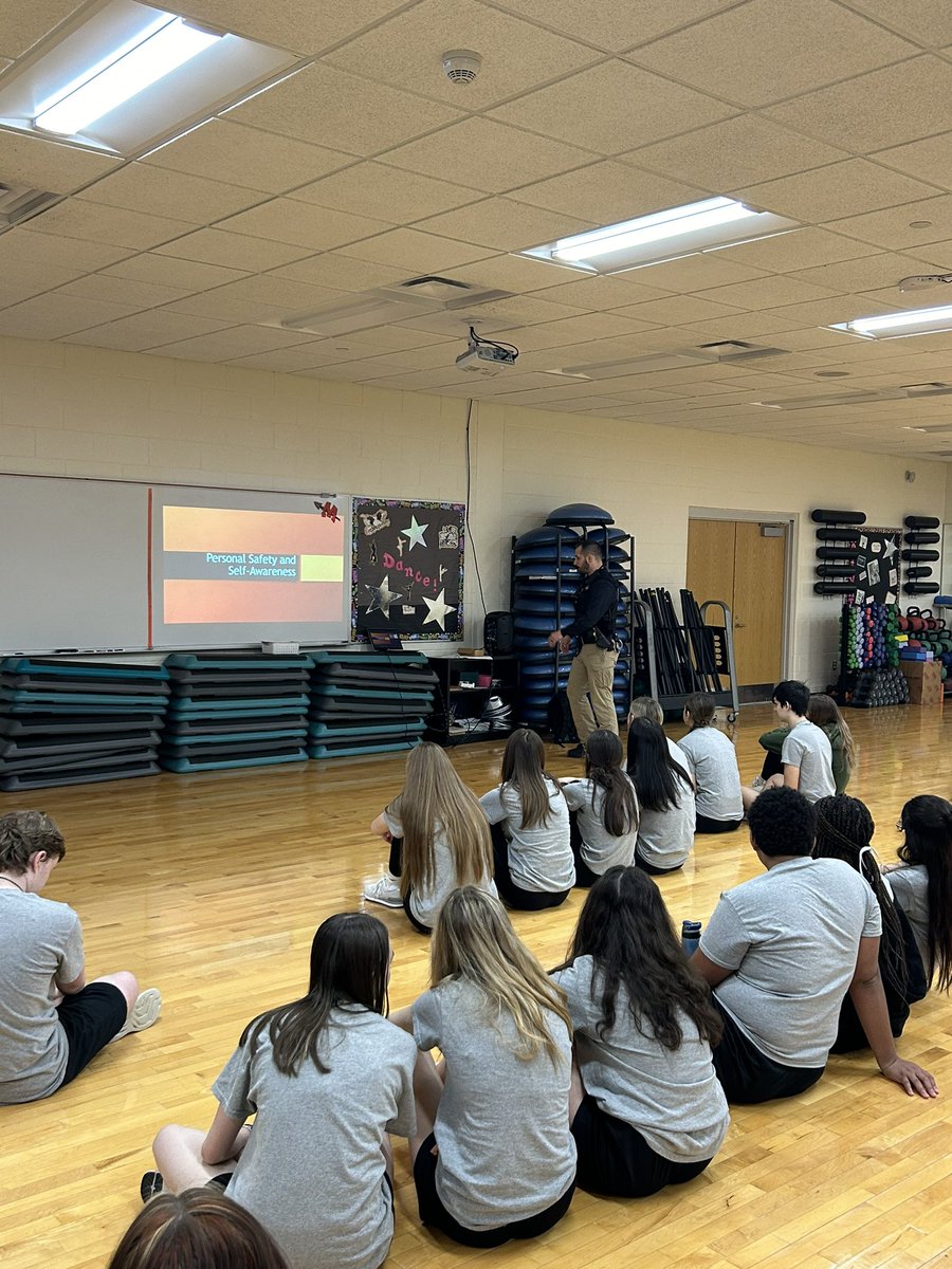 Big thanks to Officer Cerovac for stopping by and presenting to our South PE students about self-awareness. He really opened our eyes about being aware of our surroundings in all situations. #mchspe #safety