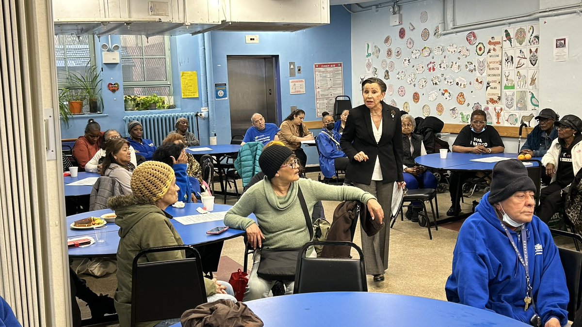 Today, I hosted a discussion with older adults at @Riis_Settlement in Queensbridge. It was great to discuss how the Inflation Reduction Act is lowering health care and prescription drug costs for people in Queens and across the country!