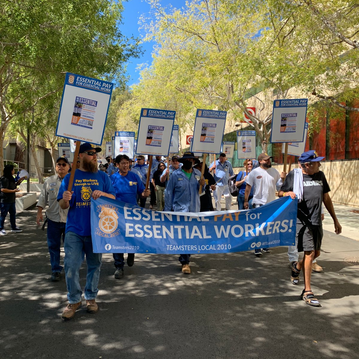 18 months ago, Skilled Trades #Teamsters at @UCSanDiego ratified their current contract with a huge 84% of the vote. That locked in major raises for UCSD Skilled Trades Teamsters, who have already seen an 11% raise since Sept 2022. That's what it means to be #Teamsterstrong ✊