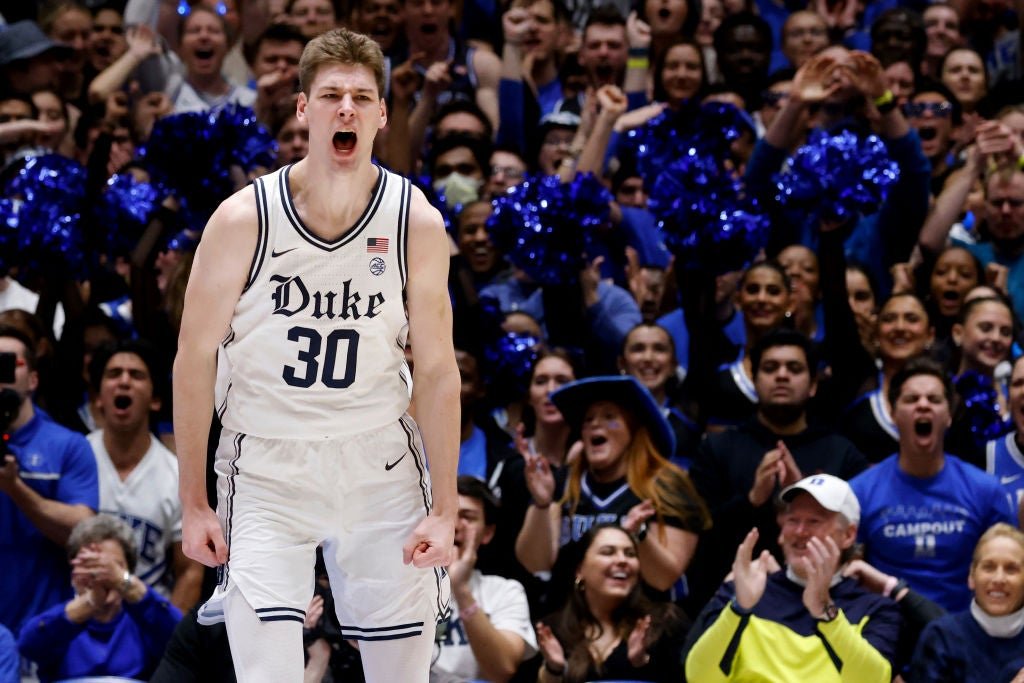 Duke Appreciation Post:

Duke was the only high-major program to not have a single player transfer out last season.

Duke was the only Sweet 16 team with a starting 5 consisting of zero transfers.

Flip elected to return to Duke over being a 1st-rounder.

The Brotherhood is REAL