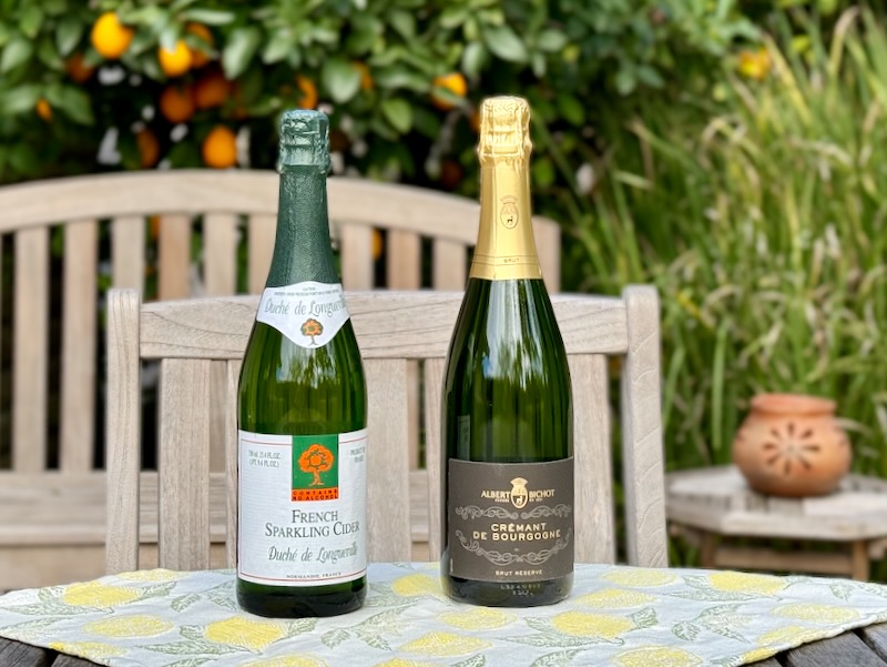 Sipping French Bubbles, But It’s Not Champagne: Today we are sipping French bubbles that are not champagne — one is a crémant and the other a non-alcoholic sparkling cider made in Normandy. We have tasted Crémant de Bourgogne… bit.ly/4aw9gDM by @pullthatcork #vino #wine