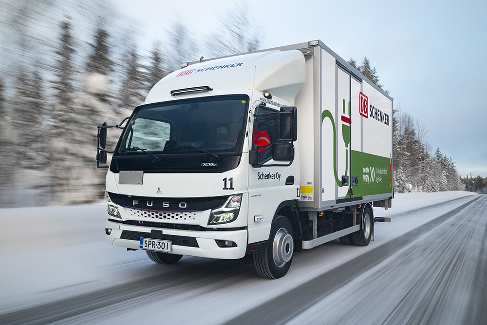 Two FUSO eCanter trucks operate in frigid climate of northern Finland zurl.co/V0ut - @DaimlerTruck #electrictrucks #freight