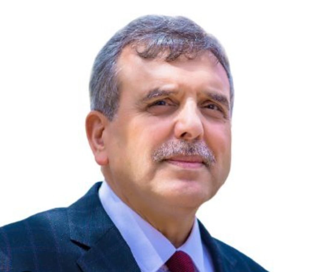 Görevi süresince memlekette güzel hizmetlerde bulunan bizlere hakkı geçen sayın <a href="/zabeyazgul/">Zeynel Abidin BEYAZGÜL</a>’le vefa borcumuzu yanında durarak beyan ettik
Bundan sonraki hayatında başarılar diler
Görevi devralan sayın @mkasimgulpinar_ ve ekibine RABBİM’den hayırlı hizmetler yapmayı temenni ederim