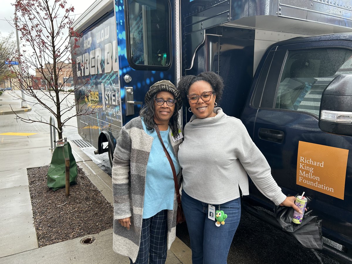 HACP1's tweet image. Show &amp;amp; Tell today with the HACP CyberBus team and the awesome staff @duolingo and their incredible headquarters in East Liberty.