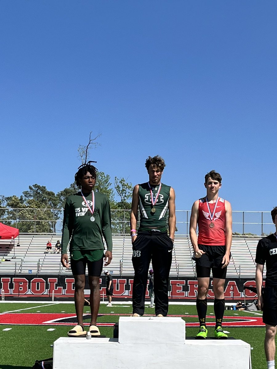 @Anthony66195482 and @jmikewilliams12 at it again going 1st and 2nd in the High Jump!