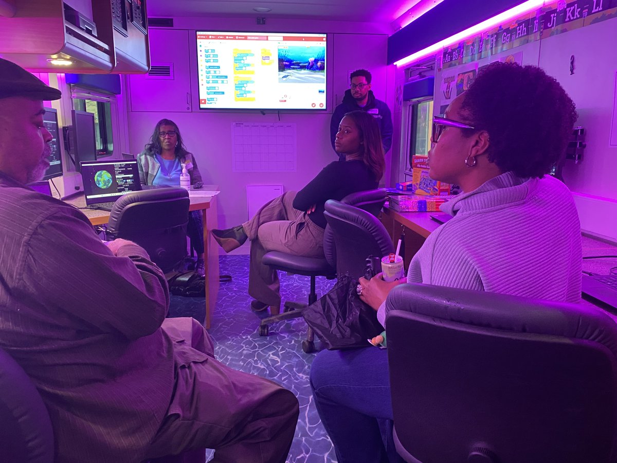 HACP1's tweet image. Show &amp;amp; Tell today with the HACP CyberBus team and the awesome staff @duolingo and their incredible headquarters in East Liberty.