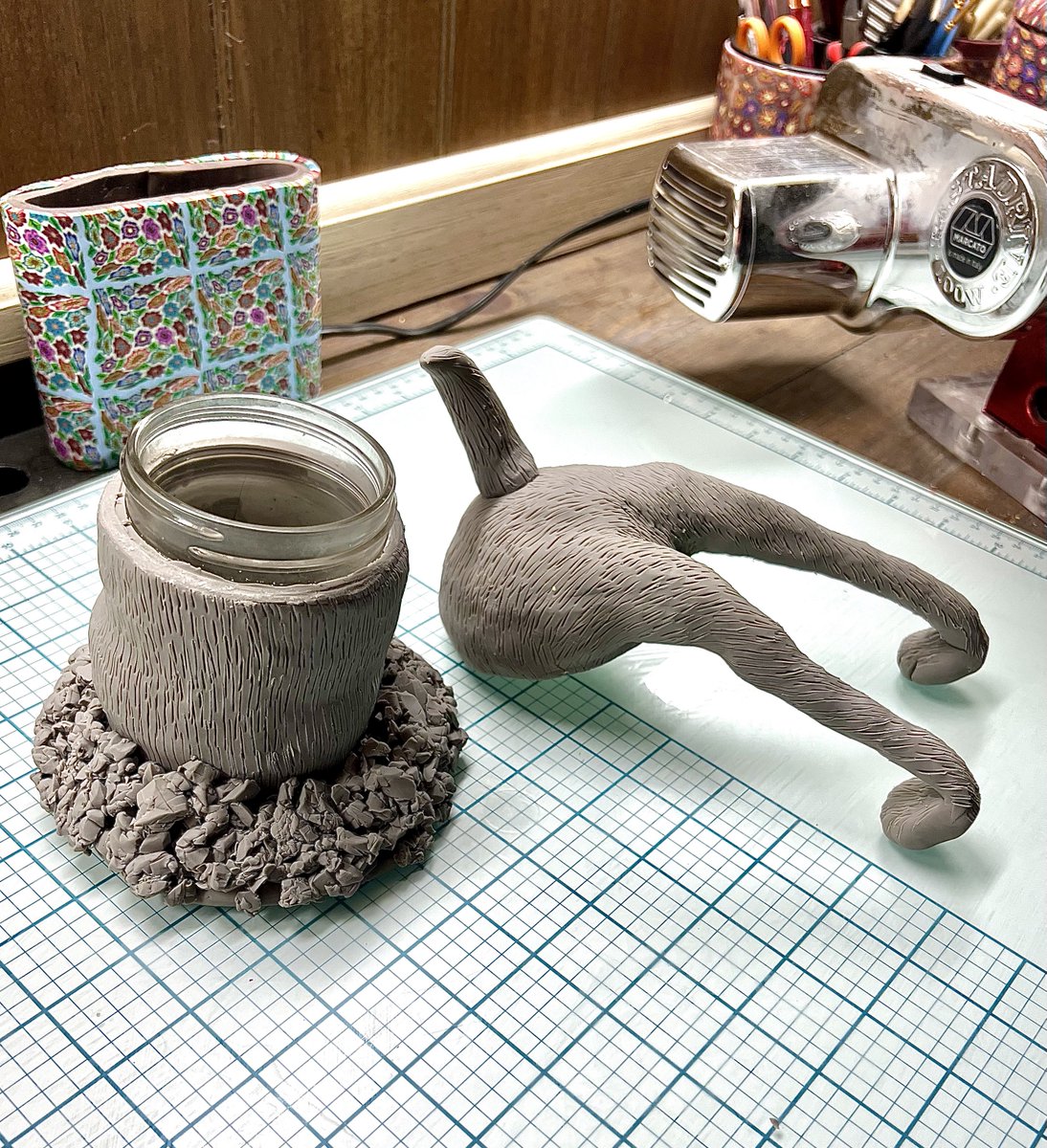 We helped momma in her studio today & this is what we came up with!🤓😅😂 It’s a digging doggy stash jar for goodies or treatos. 🥳 This will be donated to Lola Patolla for her auction this summer. Now, onto painting it!🥳🥰🐾😘 #dogsoftwitter #DogsofX #TurboTugandTink