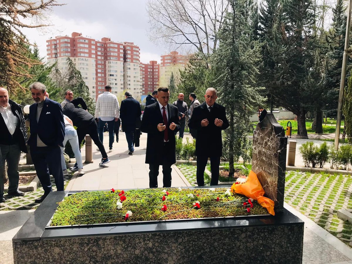 Merhum Başbuğumuz Alparslan Türkeş'i vefatının yıldönümünde rahmetle yâd ediyoruz. Ruhu şad mekanı cennet olsun!