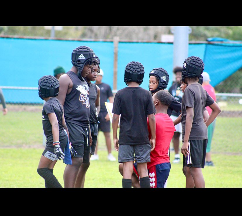 @CoachE352 & coach Tae getting our middle school boys ready for the fall with some 7on7 action this spring keep working guys G$O🧡🖤