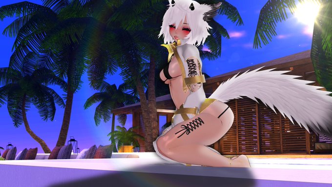 basic b beach time 🌴🥥 https://t.co/XJLcFwfgoY