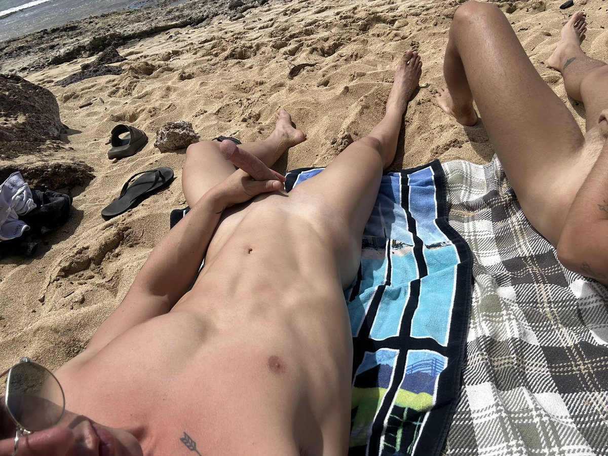 Wish I could jerk off at every beach 😅 OF is 50% off rn 🤙