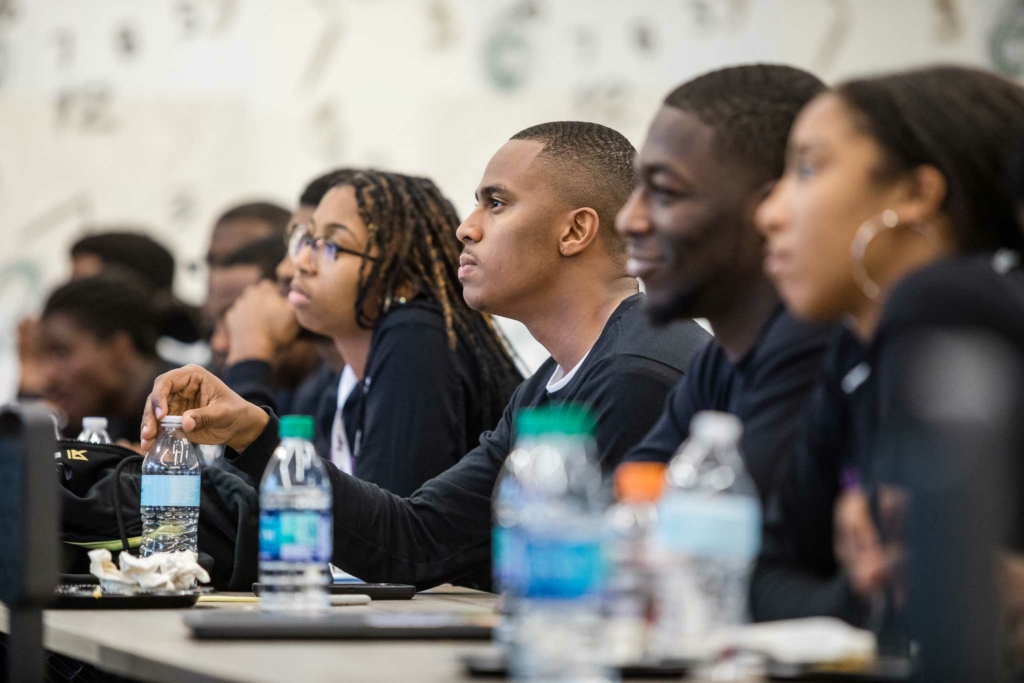 High-achieving high school juniors can now apply for The Thurgood Marshall College Fund's Seeking, Observing and Achieving Results (SOAR) HBCU Scholars Program. The program is a joint partnership with @tmcf_hbcu, Alabama A&M University and Drake State Community & Technical…