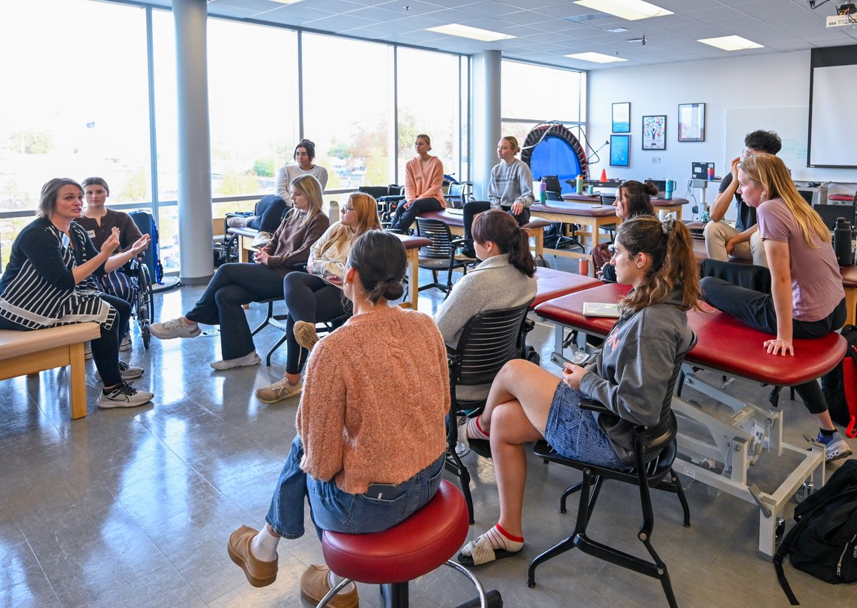 uindy's tweet photo. ๐Happy Public Health Week๐ @UIndyPubHealth students at UIndy are offered hands-on opportunities and experiences that set them up for success. Learn more about the public heath program at https://t.co/BTK2TMYd3O #uindy #publichealthprogram #greyhounds https://t.co/qTsZL0tYuU