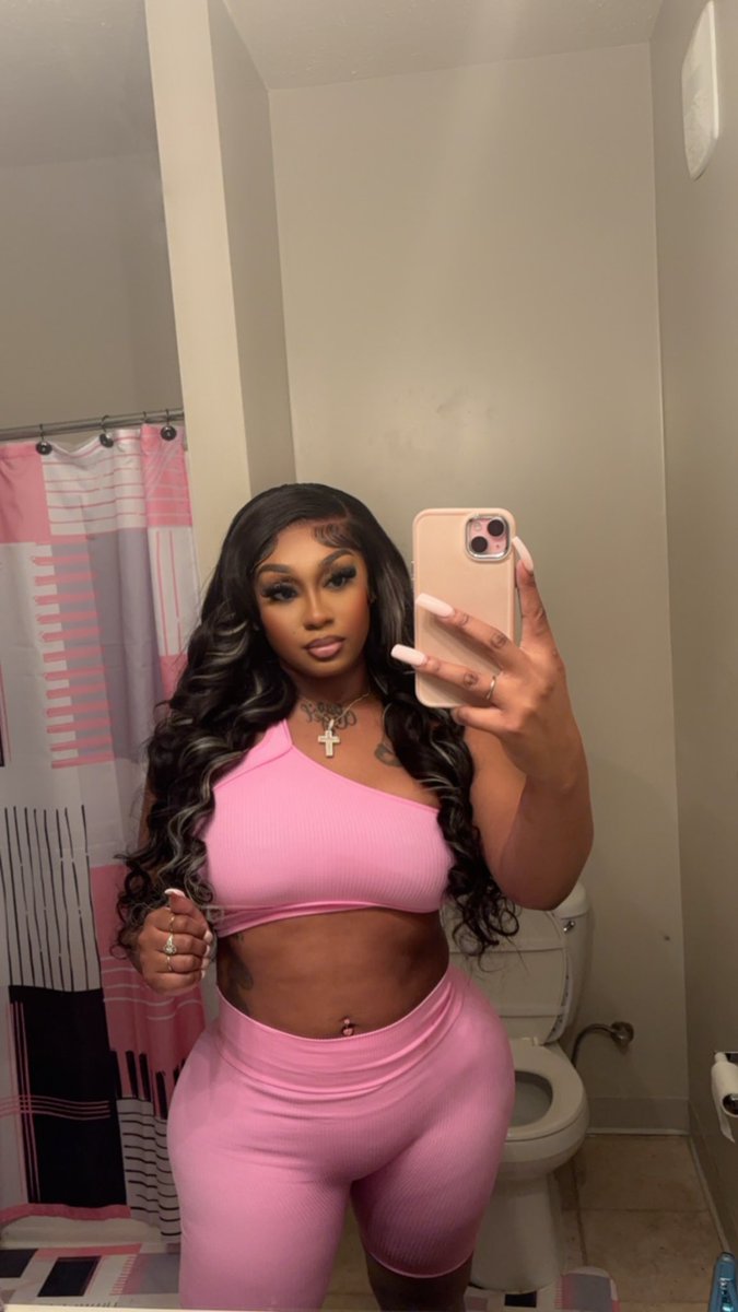 HilaryDBanks's tweet photo. Pretty in Pink💞 https://t.co/T9nldUhWEF