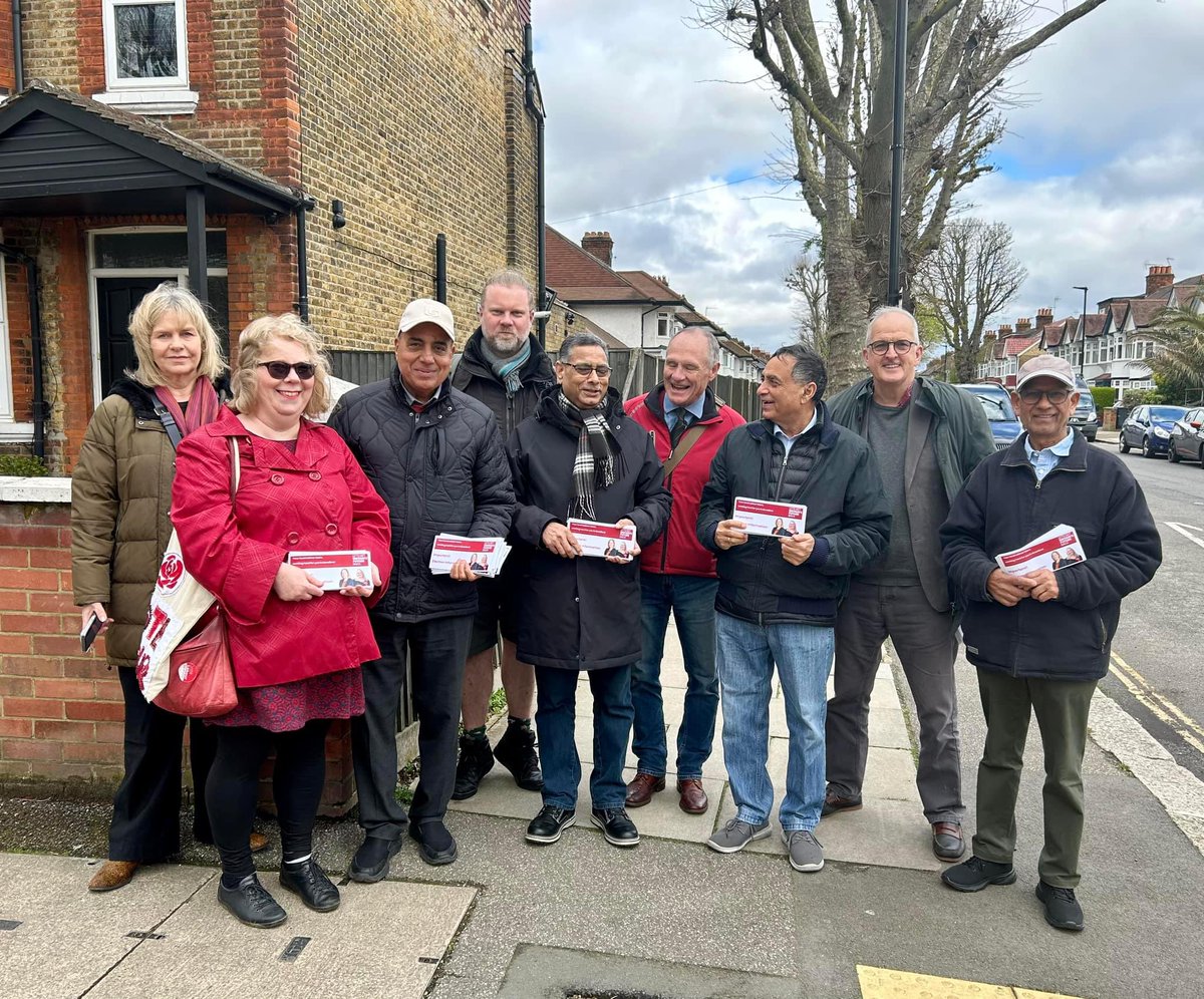 Very productive afternoon in Brentford campaigning for @EmmaJaneYates02 and @MarcelaBenede10 lots of Labour support and lots of people wanting a General Election 🌹🌹