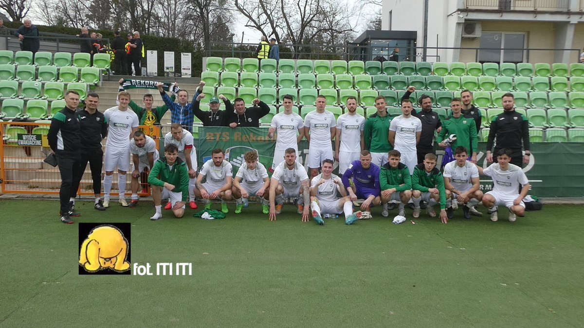 📸 Fotogaleria 
⚽ Rekord Bielsko-Biała - KS Karkonosze Jelenia Góra 2-1 (2-0)
⛳️ III liga grupa III
🏟 Boisko Rekord w Bielsku
📆 30.03.2024r. (sobota)
🕜 godz.13:00
🤩 Subskrybuj: ➡️  YOUTUBE - DOPING NA STADIONACH 
👍 Polub : ➡️  FACEBOOK - Doping Na Stadionach